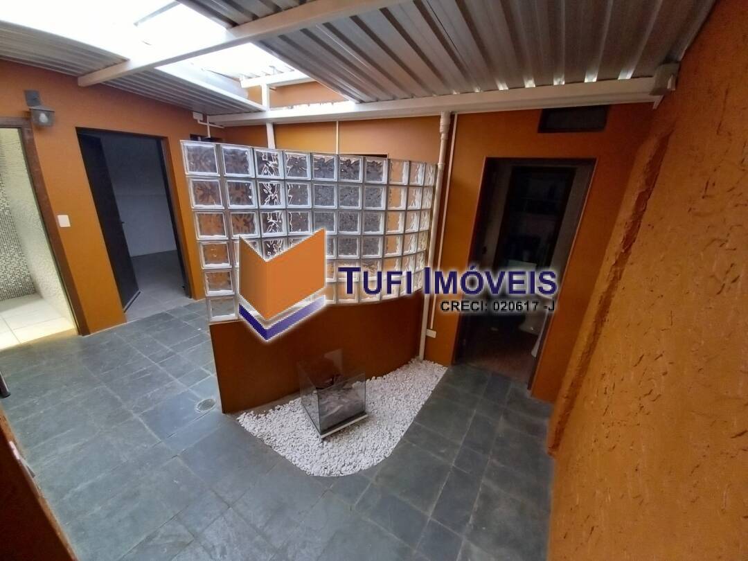 Casa à venda e aluguel com 5 quartos, 140m² - Foto 8
