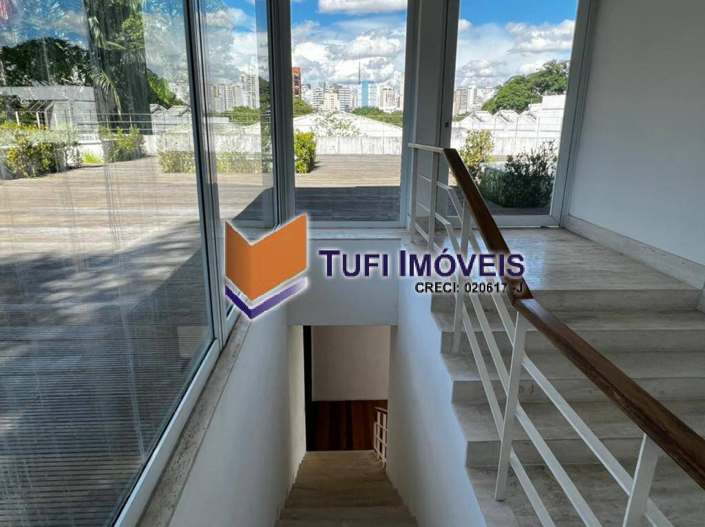 Casa para alugar com 3 quartos, 850m² - Foto 1