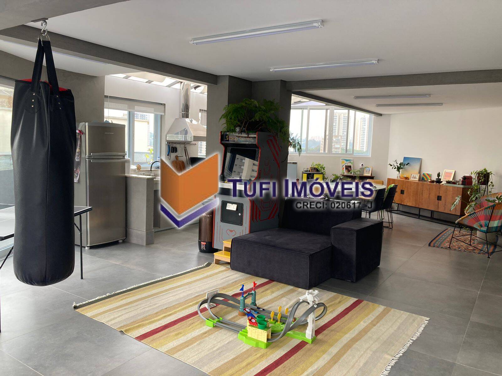 Apartamento à venda com 3 quartos, 240m² - Foto 2