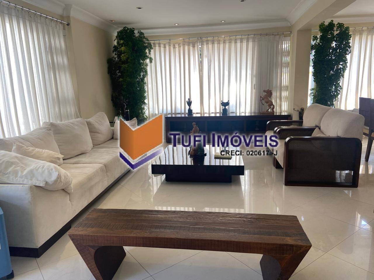 Casa à venda e aluguel com 3 quartos, 682m² - Foto 1