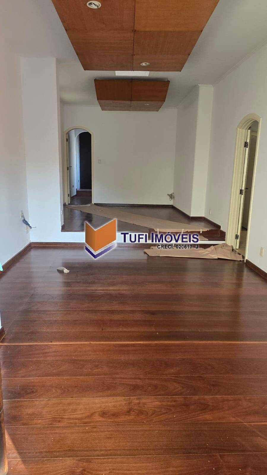Casa à venda com 3 quartos, 208m² - Foto 2
