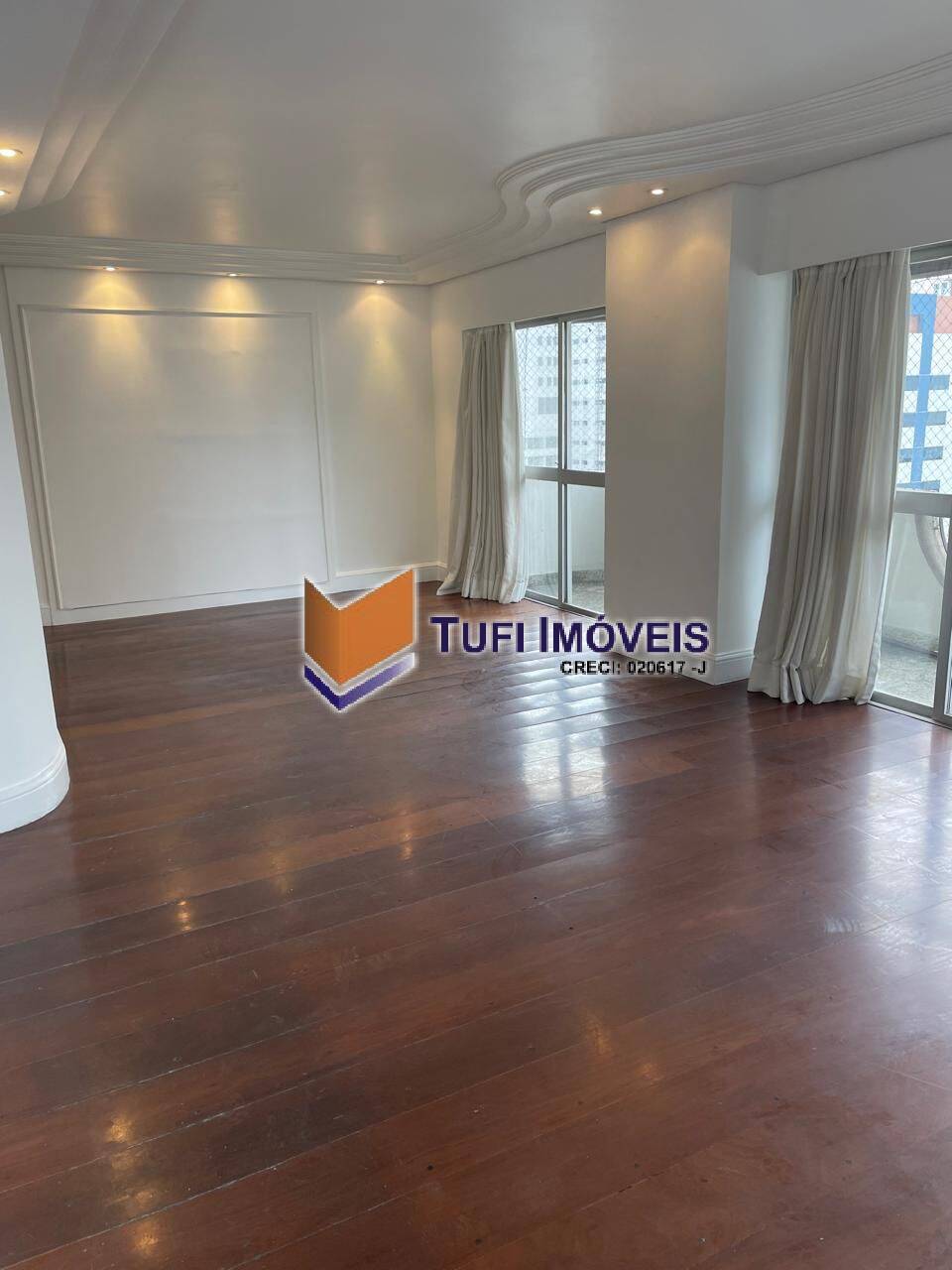 Apartamento para alugar com 3 quartos, 200m² - Foto 2
