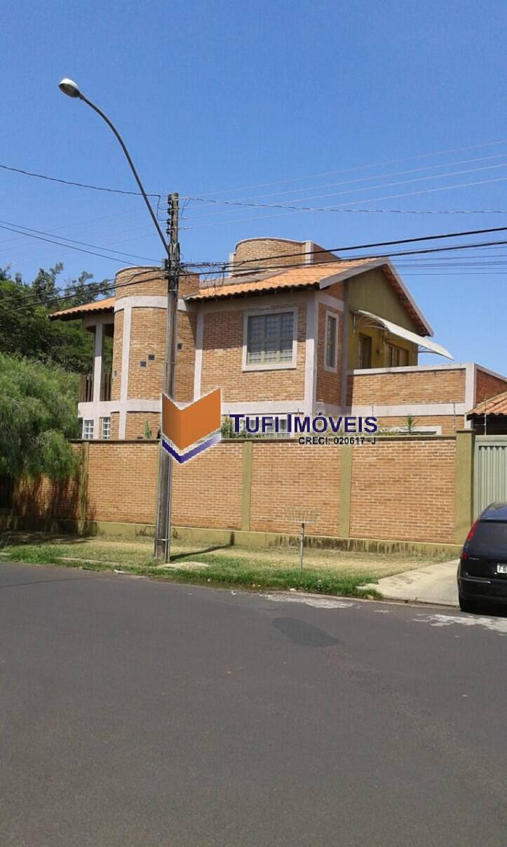 Casa à venda com 4 quartos, 250m² - Foto 1
